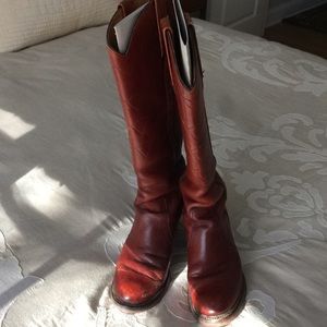 Classic Frye women’s knee high pull on boots.